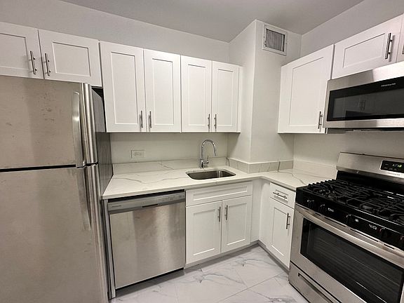 3rd image of 305 E 86th St APT 19AW