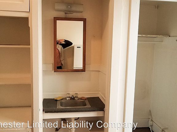 4th image of 1412 Summit Ave APT 204