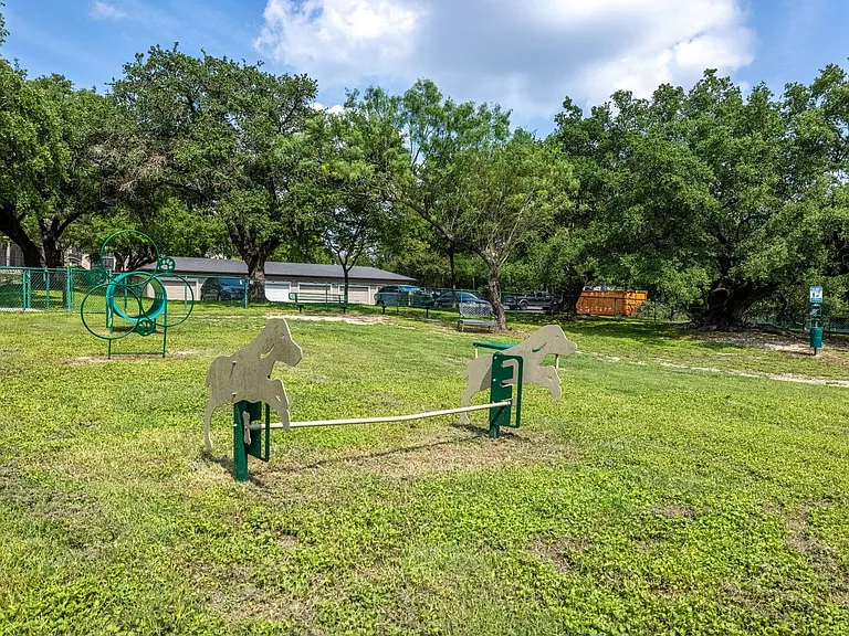 12820 N Lamar Blvd — Photo 8