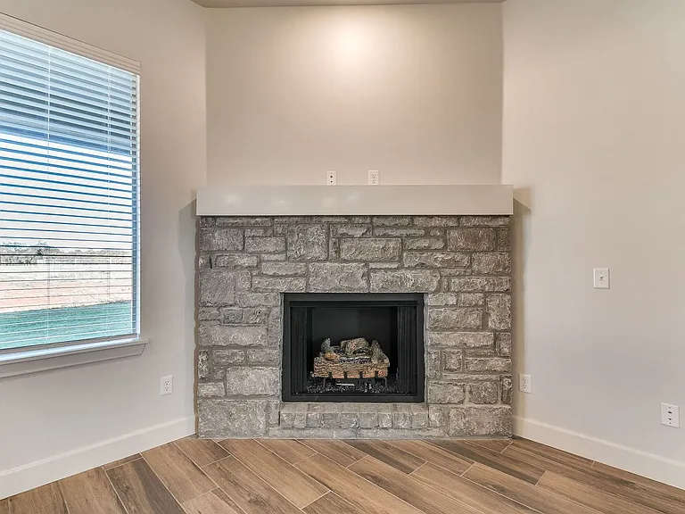 16025 Zamora Ln — Photo 20