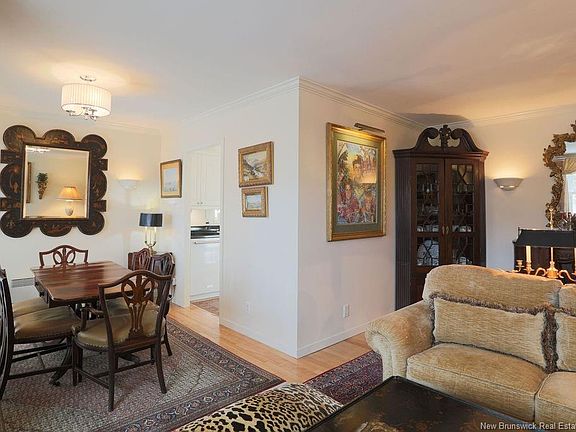 4th image of 2865 Rothesay Rd #5