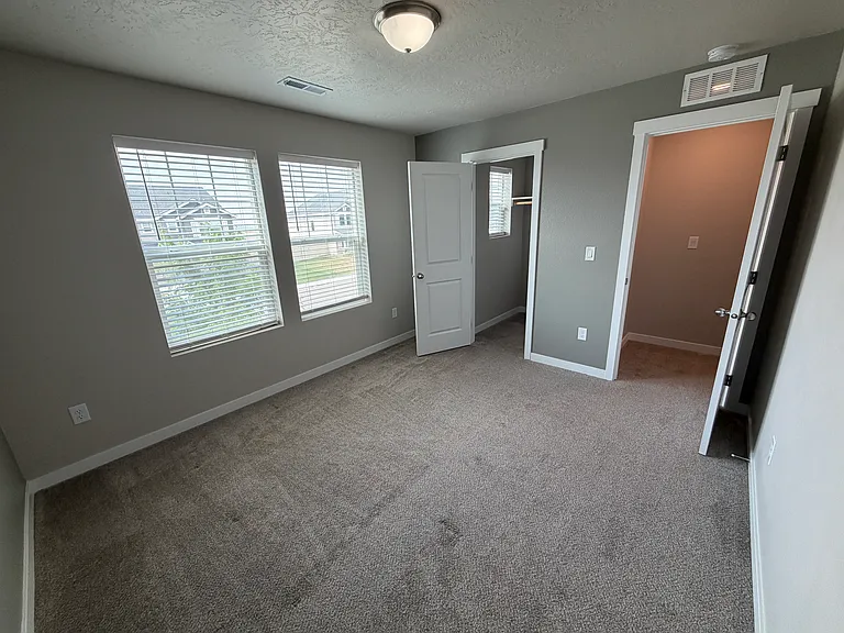 960 SW Raelynn St — Photo 30