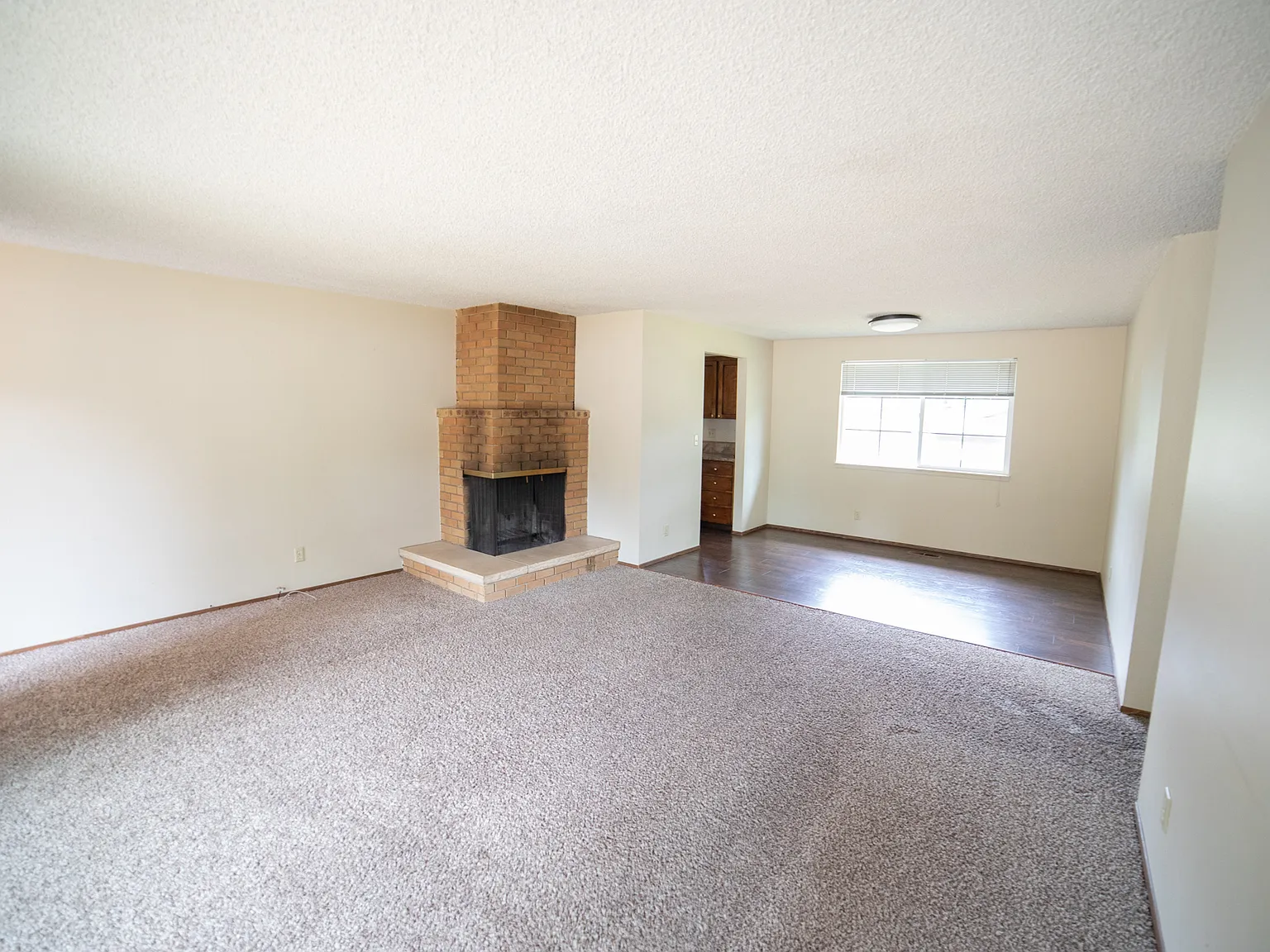 3 bed, 1360 sqft, $2,400 — Photo 2