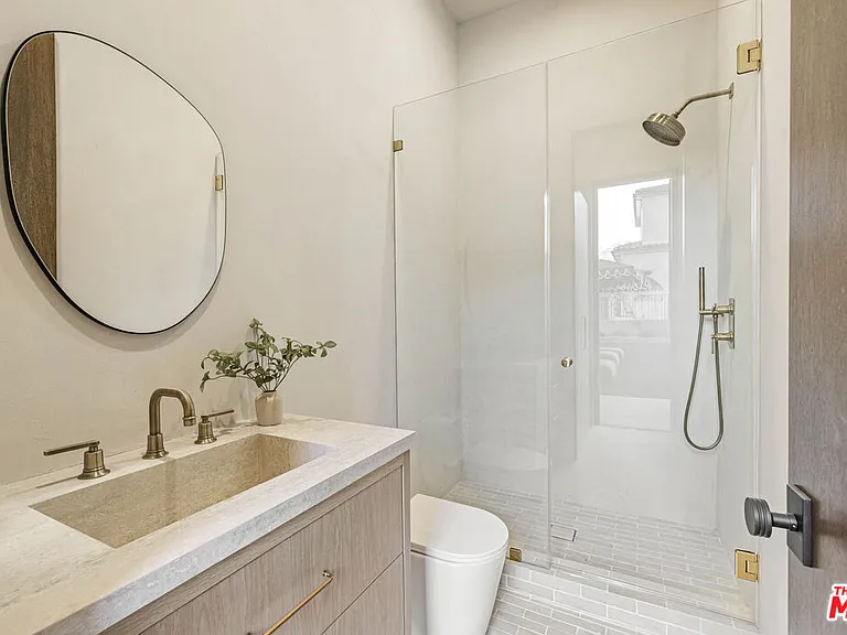 14273 Greenleaf St — Photo 63