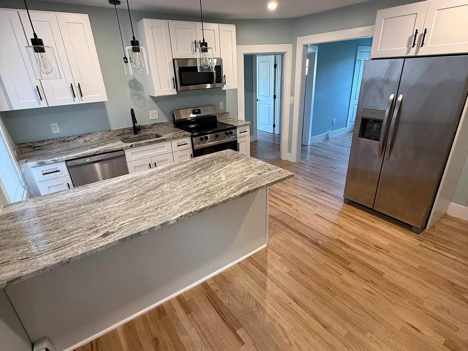 2 bed, 750 sqft, $2,100 — Photo 3
