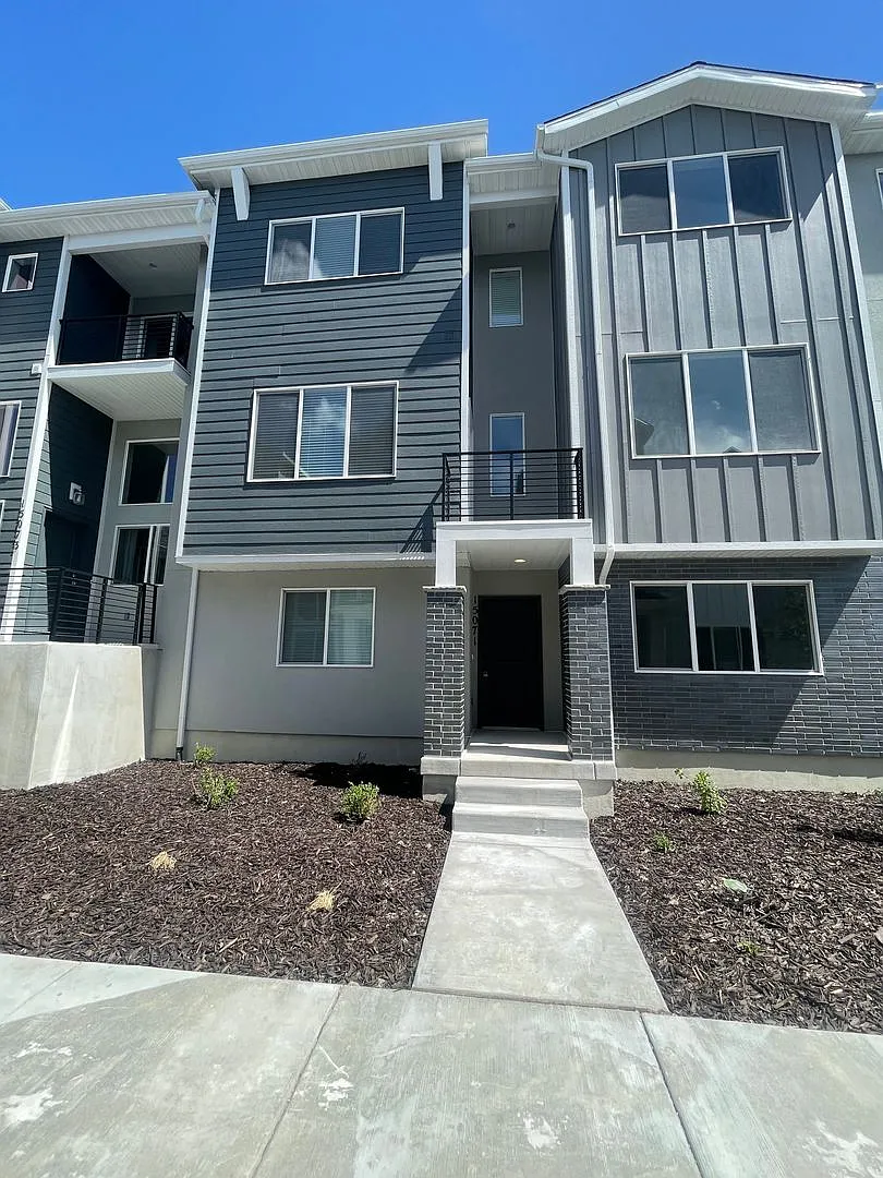 Beautiful New Townhome for Rent in Bluffdale! — Photo 1