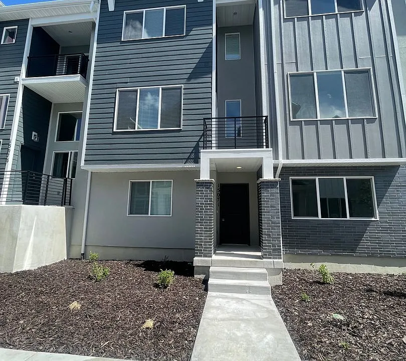 15071 S Reins Way