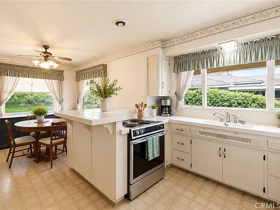 5th image of 10046 Beverly St
