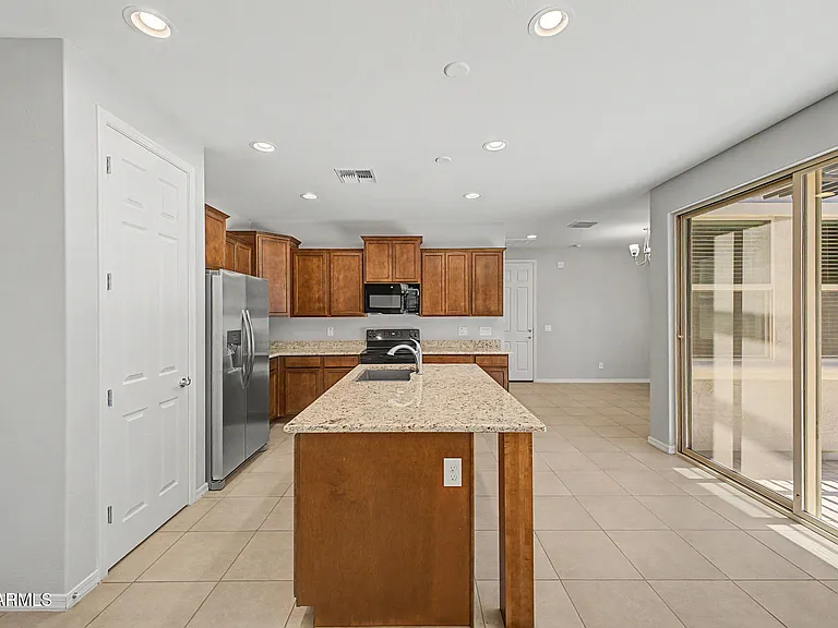 2511 S Entwistle St — Photo 5