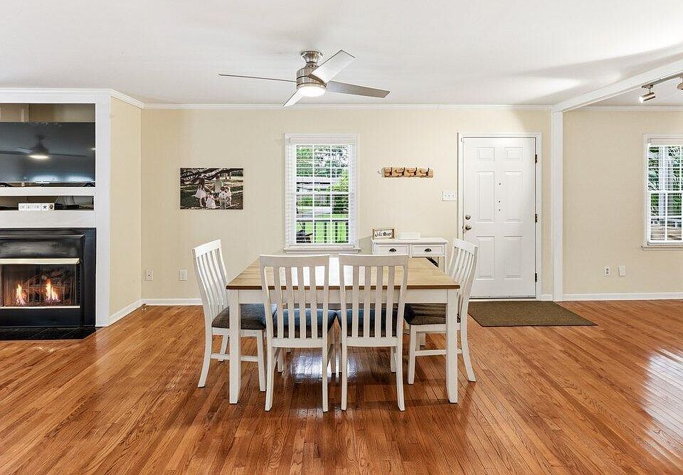 1st image of 210 Carolina Ave