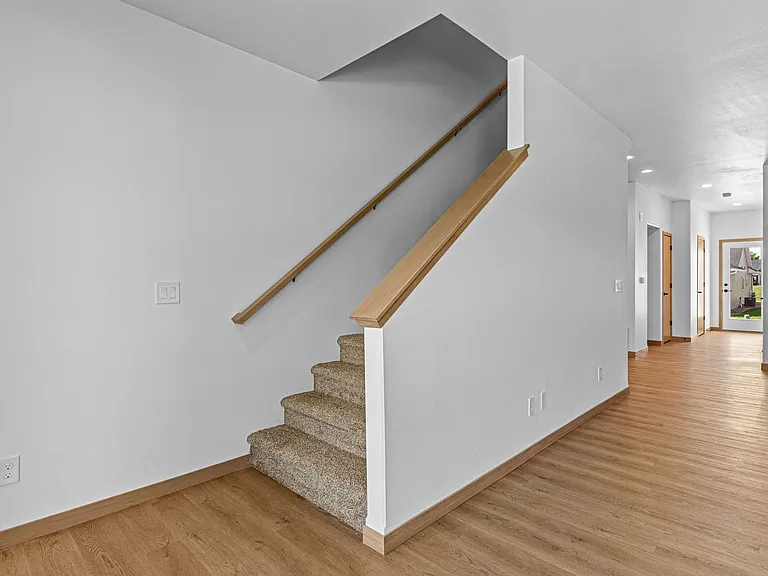 630 Catherine Dr — Photo 7