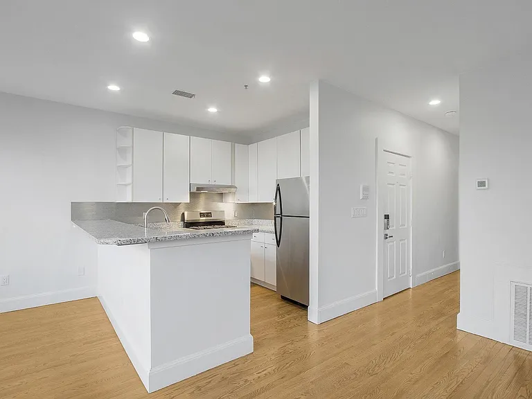 140 Boylston St #5 — Photo 17