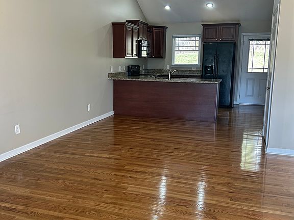 5th image of 527 Redstone Dr Unit 37