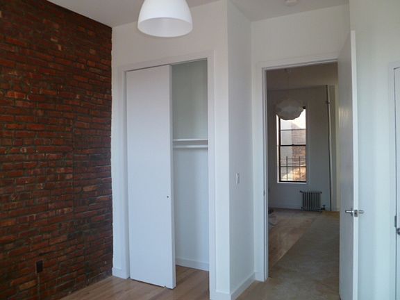 4th image of 457 Jefferson Ave APT 2R