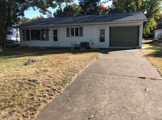 872 Willow Dr, Colon, MI 49040