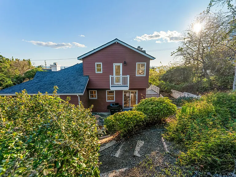 2570 Lillie Ave — Photo 47