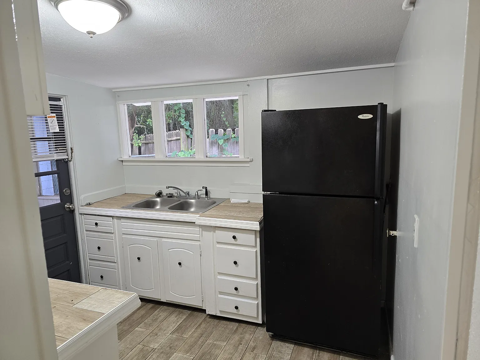 Studio, $750 — Photo 2