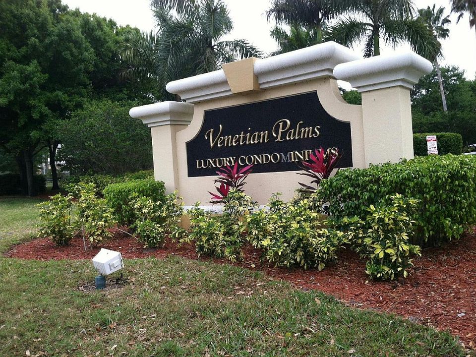 Venetian Palms Entrance
