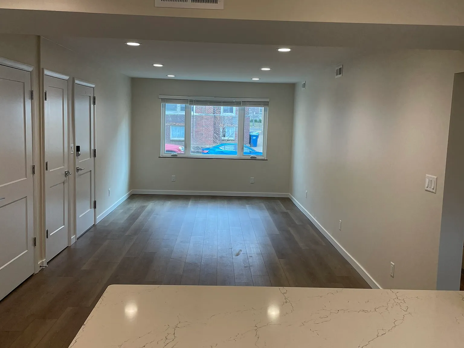 2 bed, 1000 sqft, $2,200 — Photo 3