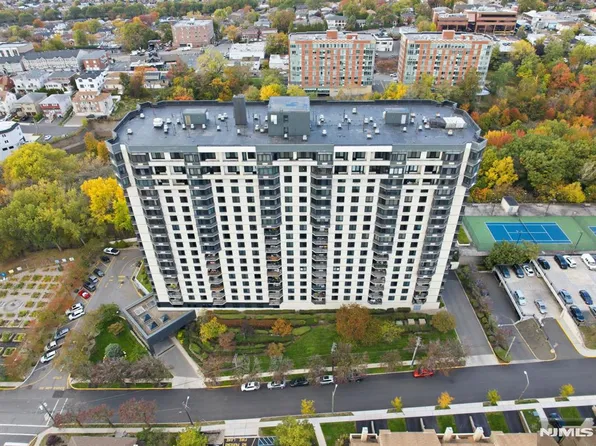 1265 15th St APT 15A, Fort Lee, NJ 07024