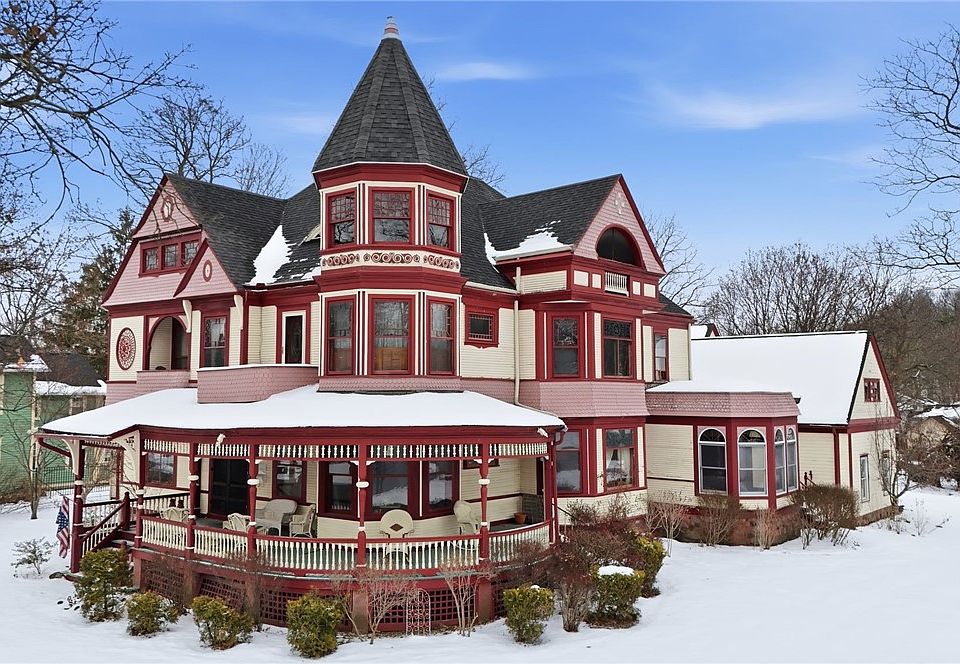 1st image of 160 Cuyler St