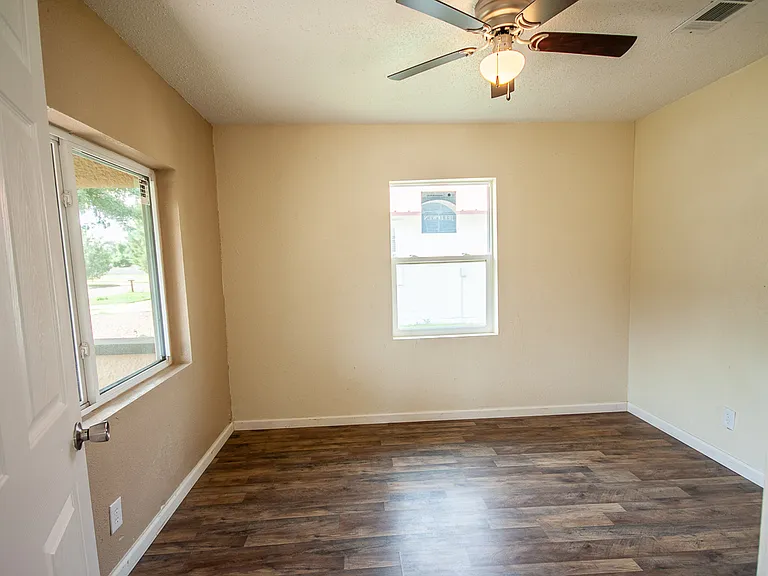 1020 N Connelly St — Photo 9
