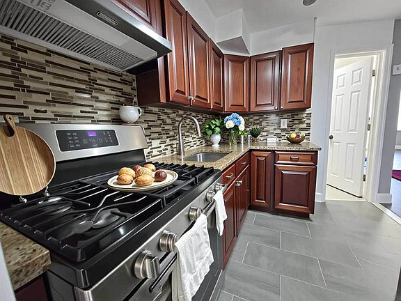 5th image of 1394 E 53rd St Floor 1