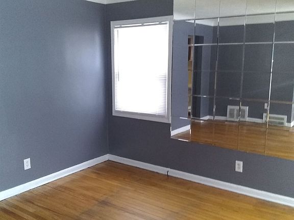 5th image of 19701 Rutherford St