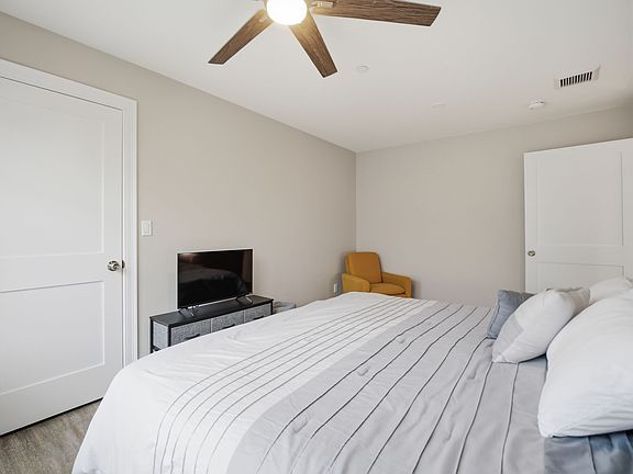 3rd image of 149 Pleasant St #2