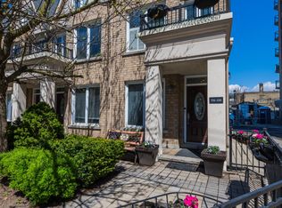 140 Bathurst St #Townhouse 8, Toronto, ON M5V 3N8