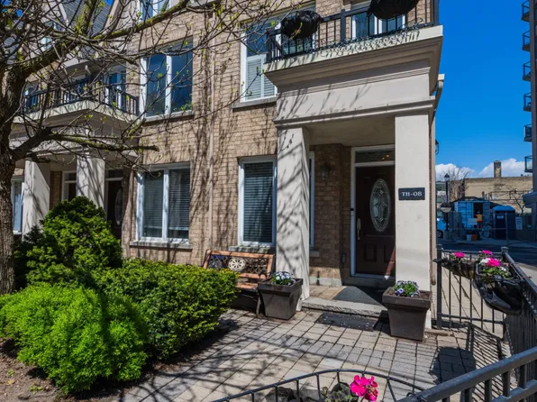 140 Bathurst St #Townhouse 8, Toronto, ON M5V 3N8
