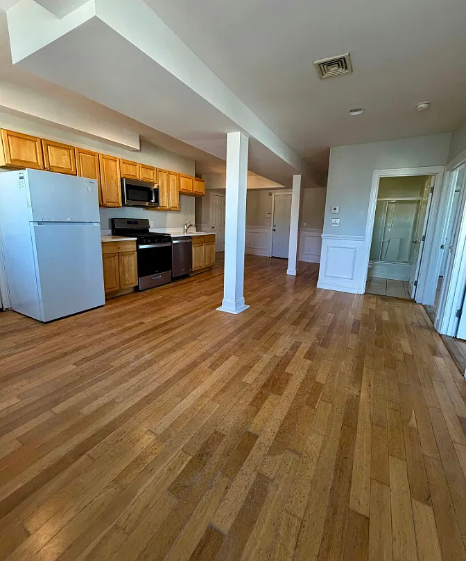 2 bed, 9999 sqft, $2,750 — Photo 1