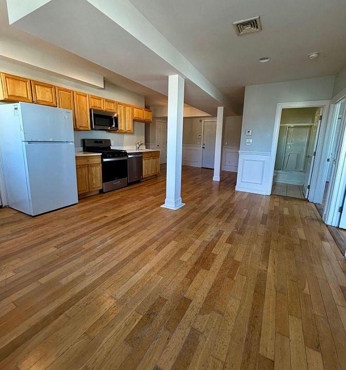 1st image of 112 George St APT 1