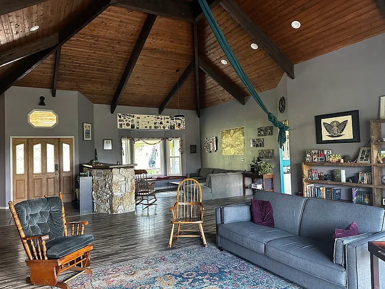 2750 Terrace Dr — Photo 4