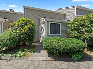 37 Hewitt Rd APT B2, Stonington, CT 06355