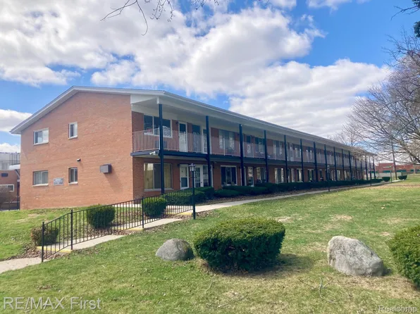 2217 Clawson Ave #205, Royal Oak, MI 48073