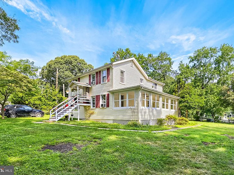 612 Amoss Rd — Photo 10