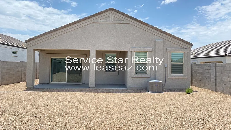 3 bed, 2.0 bath, 1372 sqft, $1,695 — Photo 3