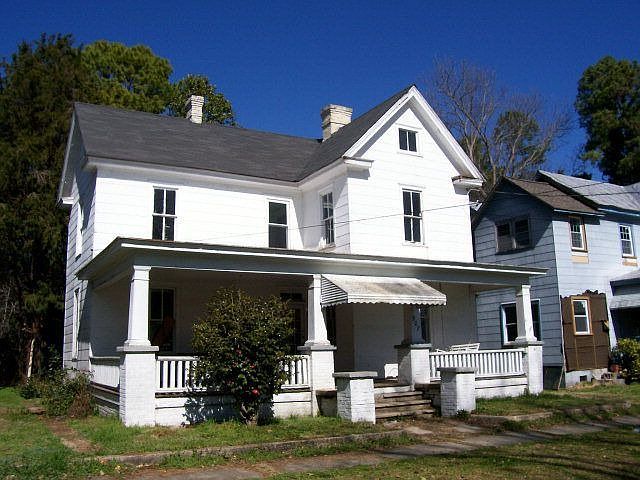 1st image of 907 1st St