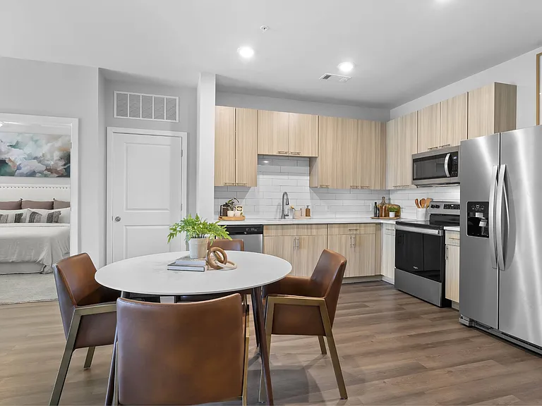 Adams Hill Apartments — Photo 24