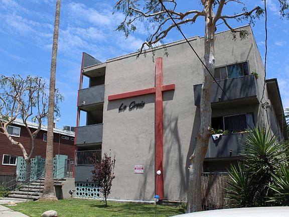 2nd image of 15749 Vanowen St #4866003