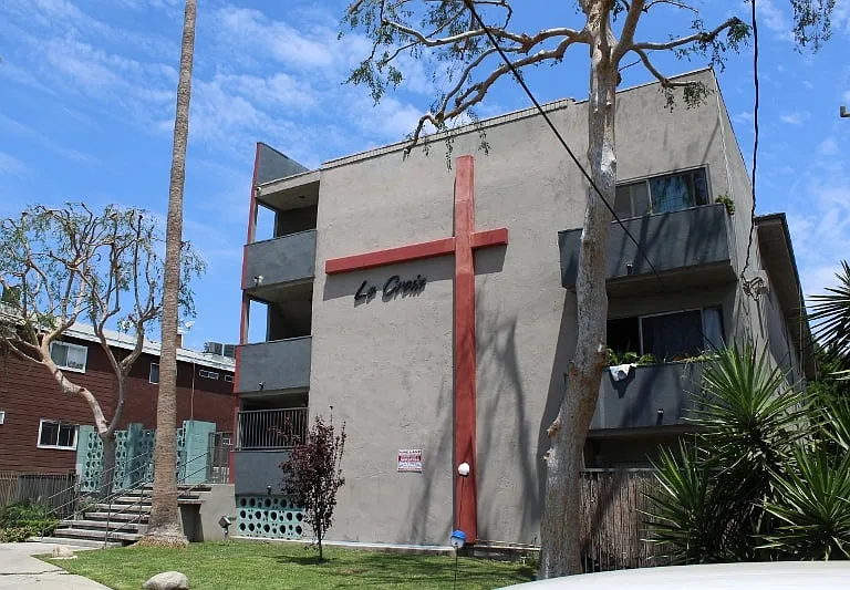 La Croix Apartments — Photo 3