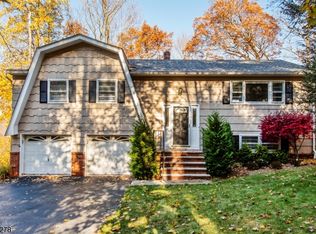25 Shepherd Dr, Wanaque, NJ