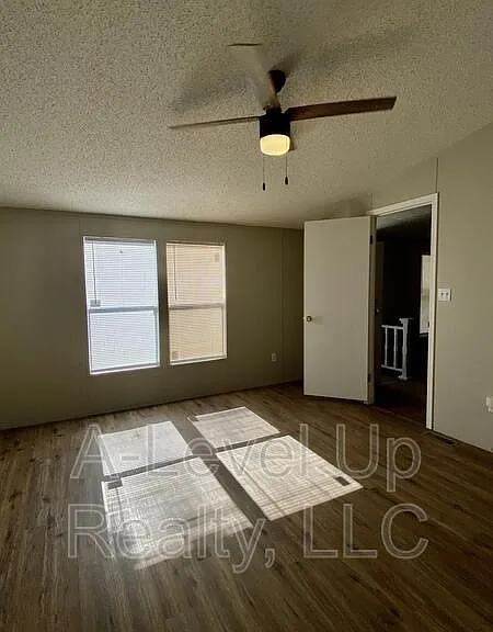 315 W Lee St — Photo 23