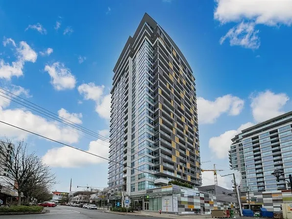 125 E 14th St, North Vancouver, BC V7L 2N3
