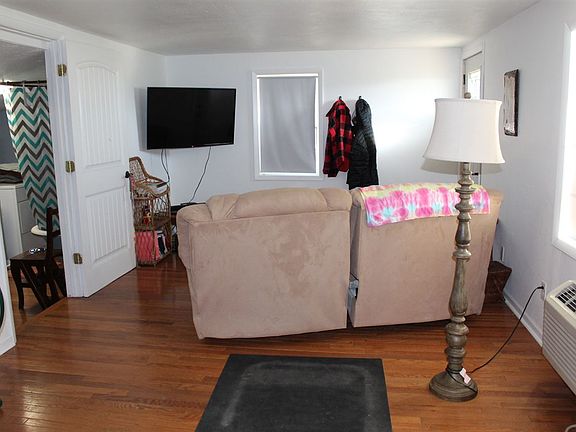 3rd image of 1225 E 18th St