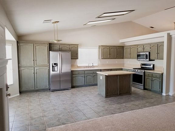 5th image of 15115 Mauna Loa St
