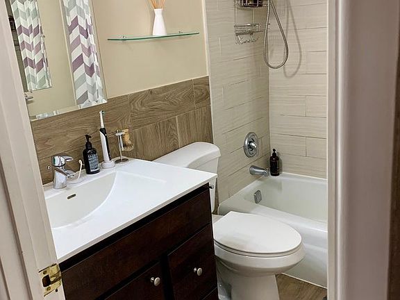 5th image of 4623 N Chester Ave Unit 103