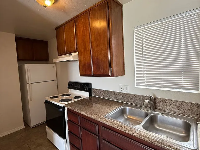 Apartment Building in North Park — Photo 17