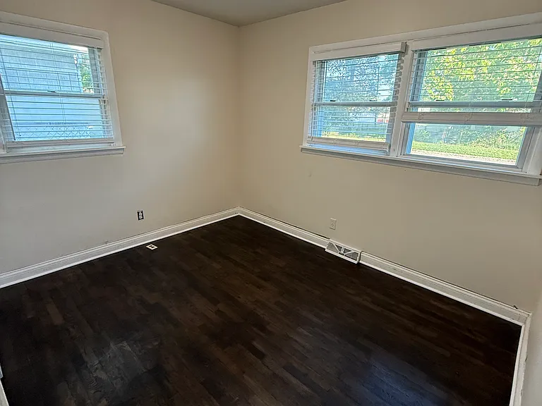 3906 Blackington Ave — Photo 6